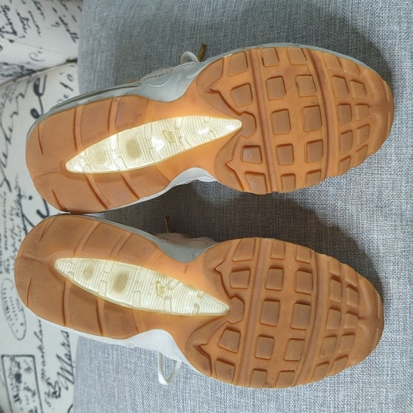 Nike Air Max 95 Av8428-001 Desert Sand Metallic Gold-Summit White Women's Size 7 - Picture 8 of 16
